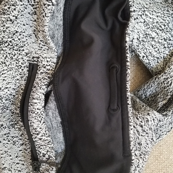 Lululemon pants with black panel - Picture 6 of 15